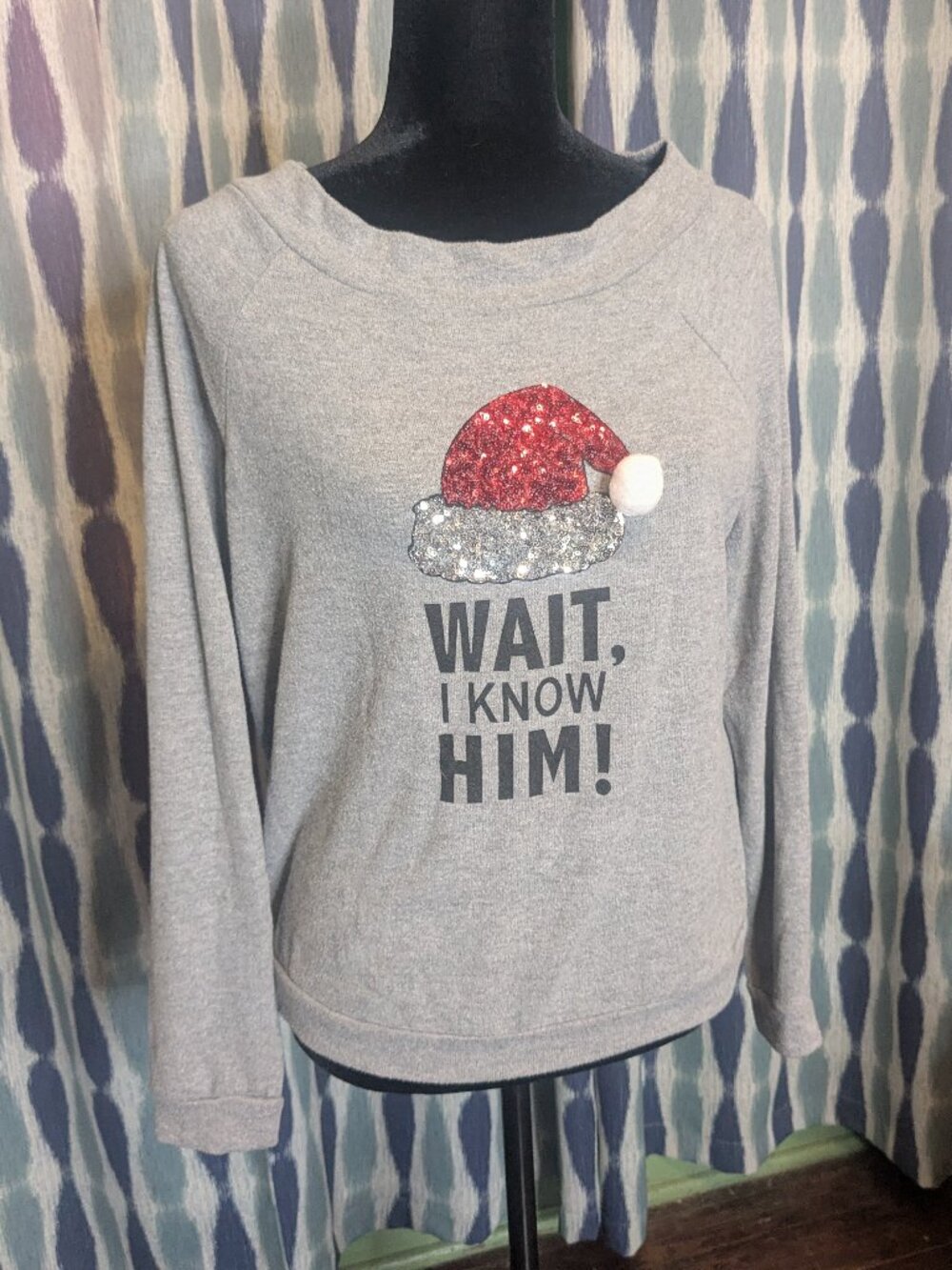 Wait I Know Him!  Christmas Sweatshirt Large Elf Movie Graphic